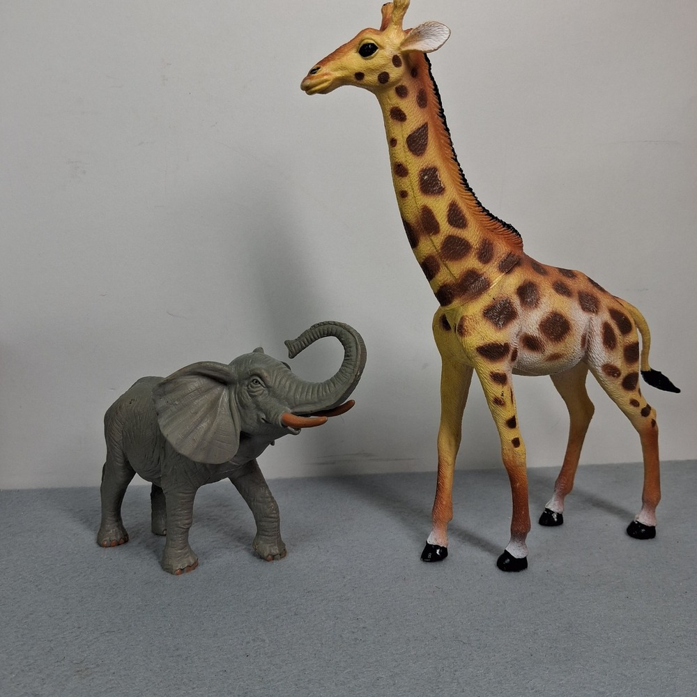 Unbranded Plastic Wild Animal Figurine Lot Giraffe Elephant 10" Safari Toy Set